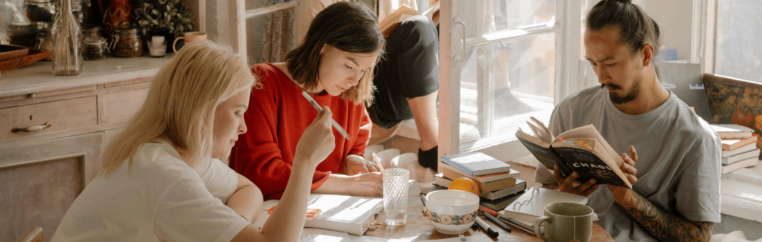 Drankjes en concepten: Leer creatief schrijven online in een leuke en ondersteunende les – deel je werk, krijg feedback en ontwikkel je stem met andere schrijvers.